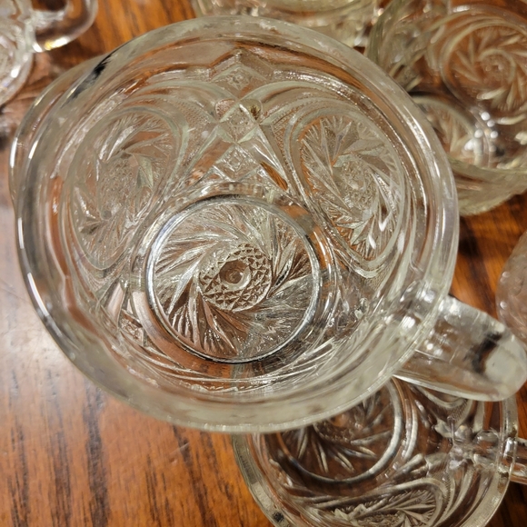 L.E. Smith Glass ~ Aztec Pattern Punch Cups ~ Set of 8 - Picture 3 of 7